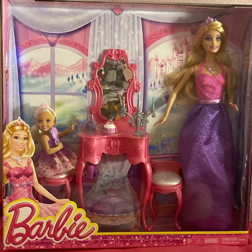 Barbie Getting Ready for the Ball Barbie & Chelsea with playset #2